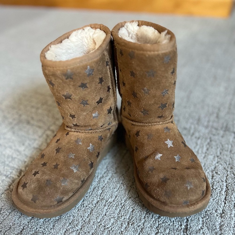 Ugg classic chestnut Star printed boots size 3 big kids
